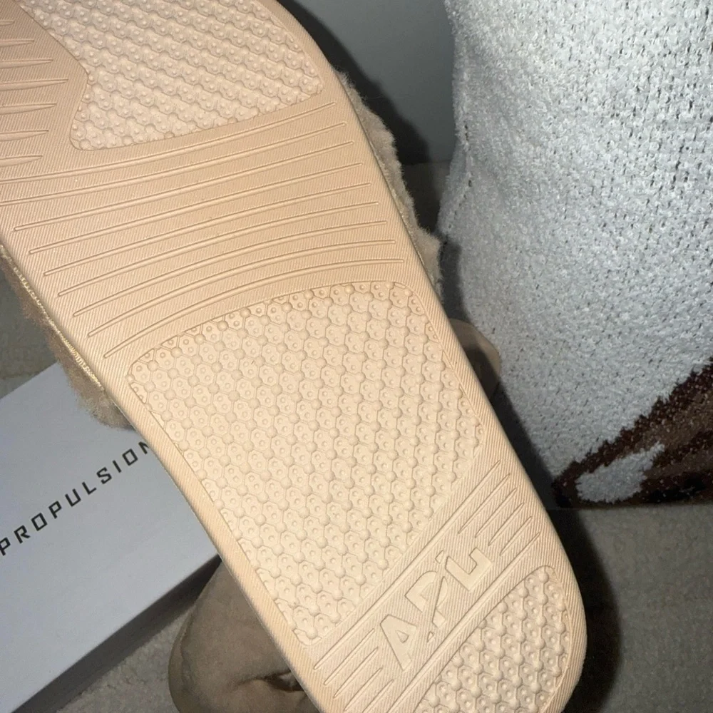 APL Shearling Slides - Picture 7 of 10